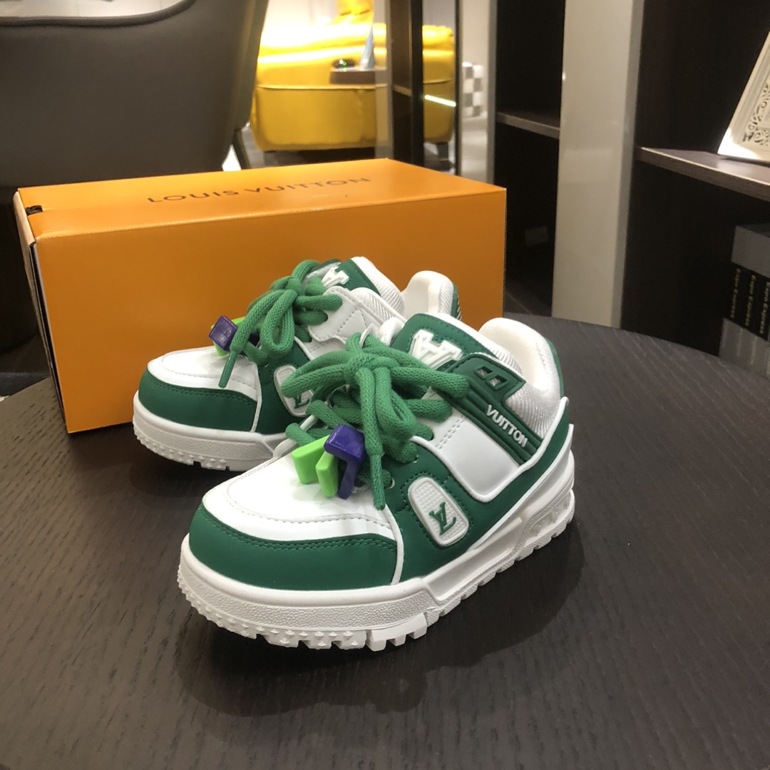 Children's shoes child